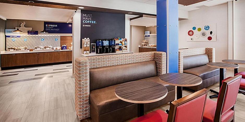 Holiday Inn Express & Suites Heath - Newark, An Ihg Hotel Exteriör bild